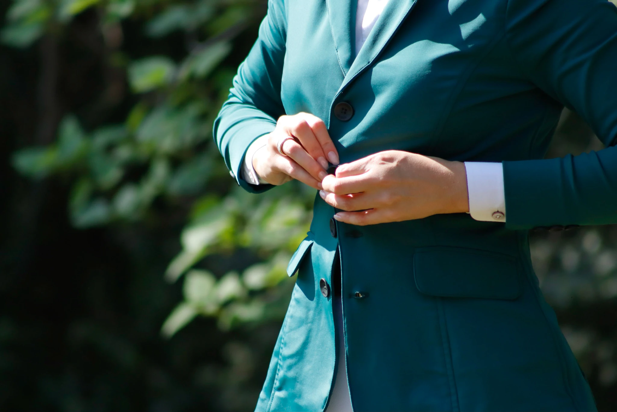 Close view of a Vainqueur Cheval performance jacket in use